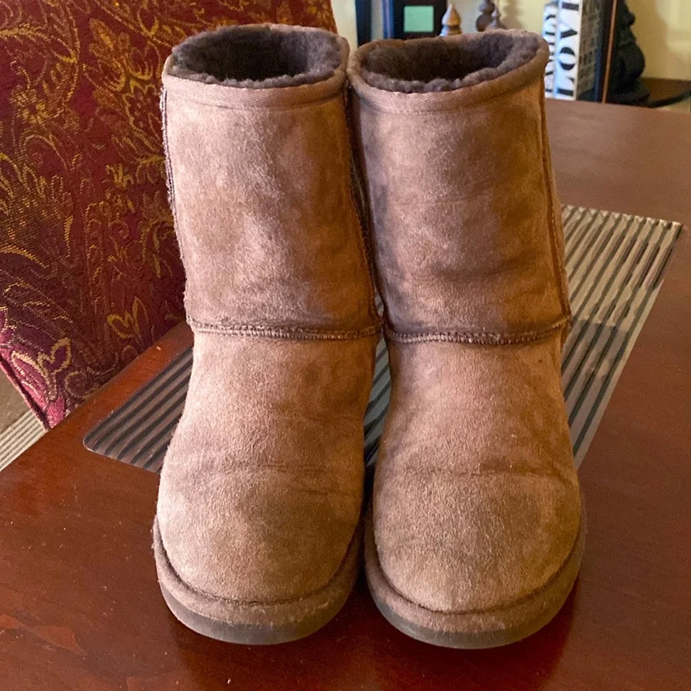 Classic UGG Short ll Women’s Brown Boots, Size 8 - Picture 1 of 5